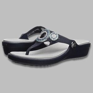 Crocs Sanrah Diamante Wedge Flip Sandals Deep Heel Cups Silver/Navy Women’s 10W